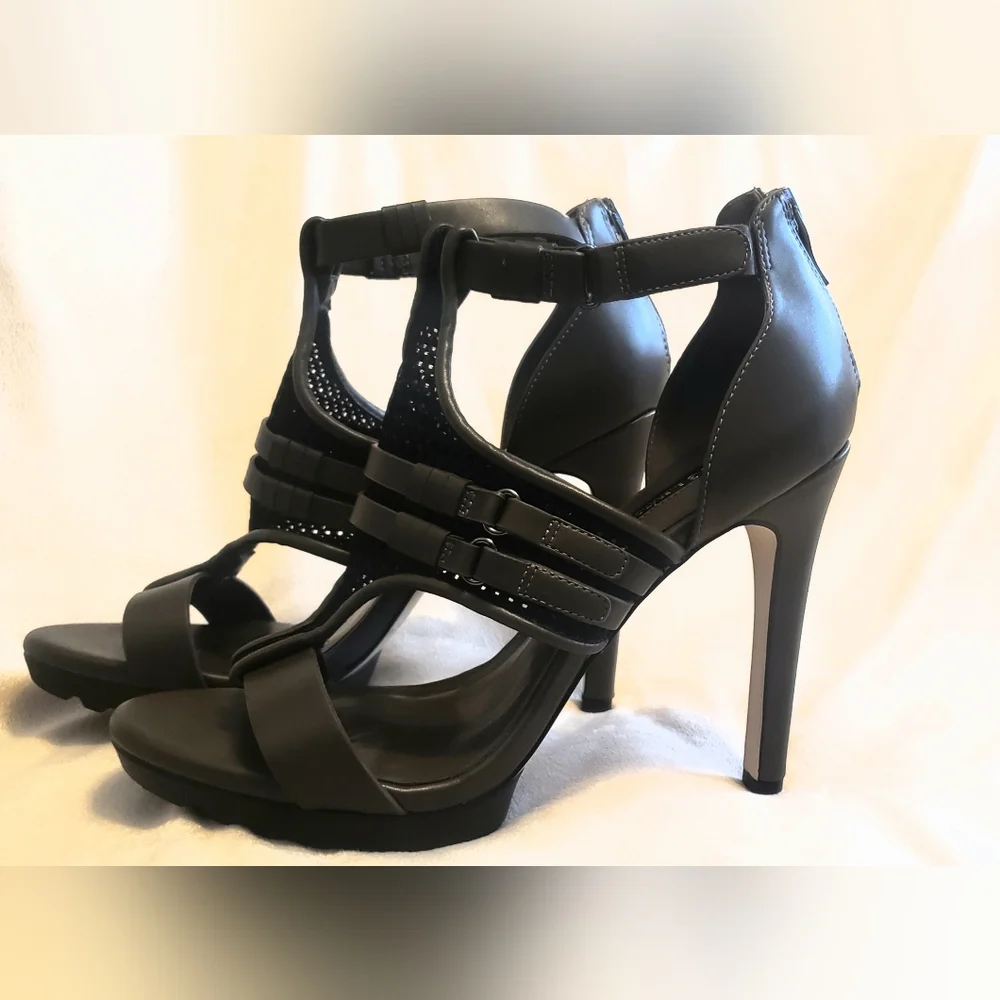 Shoes - Picture 5 of 8